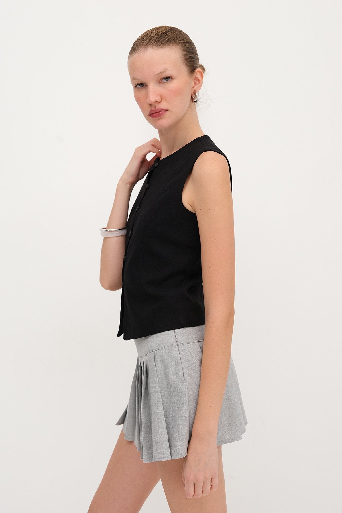 Crew Neck Buttoned Vest