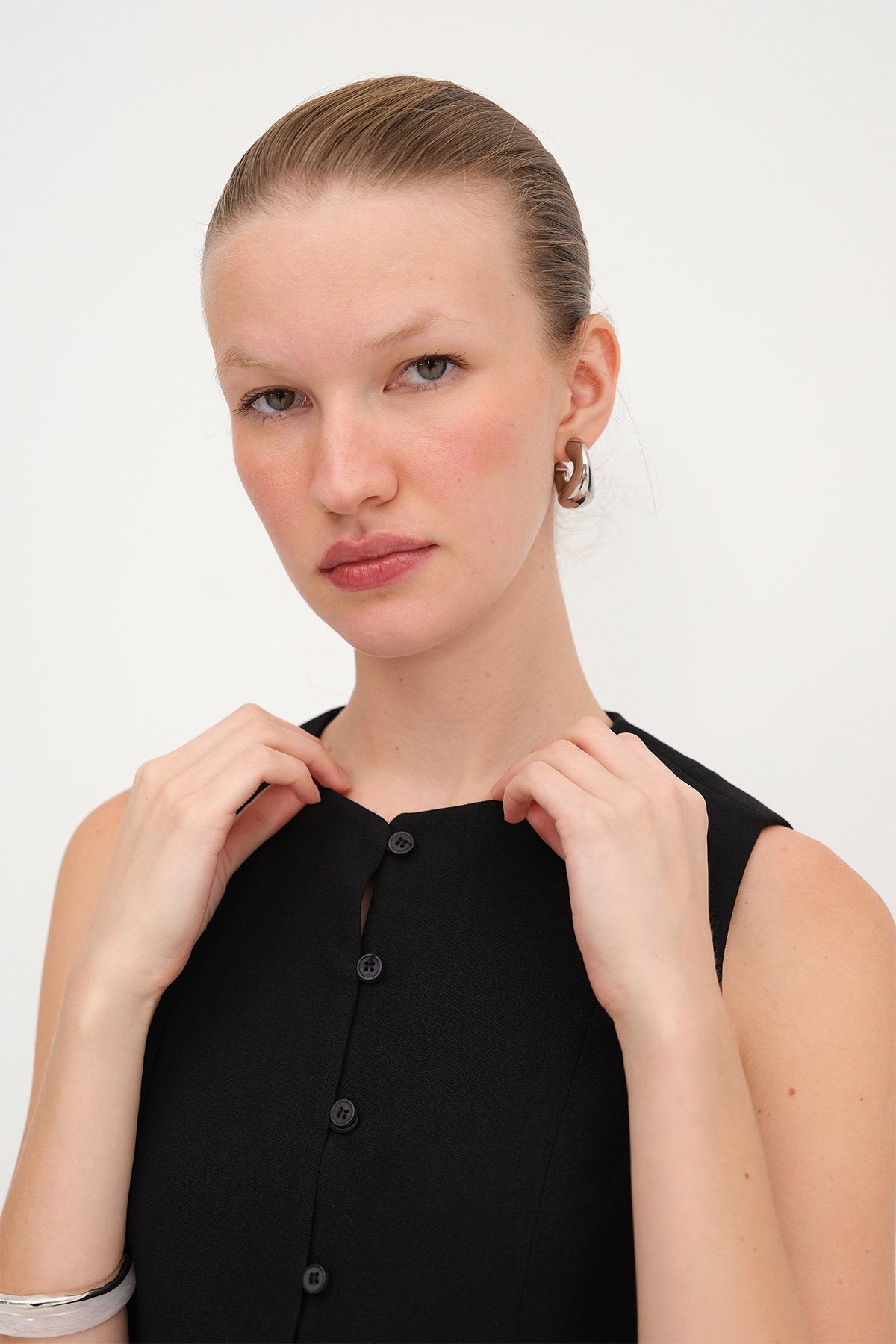 Black_Crew-Neck-Buttoned-Vest-addax