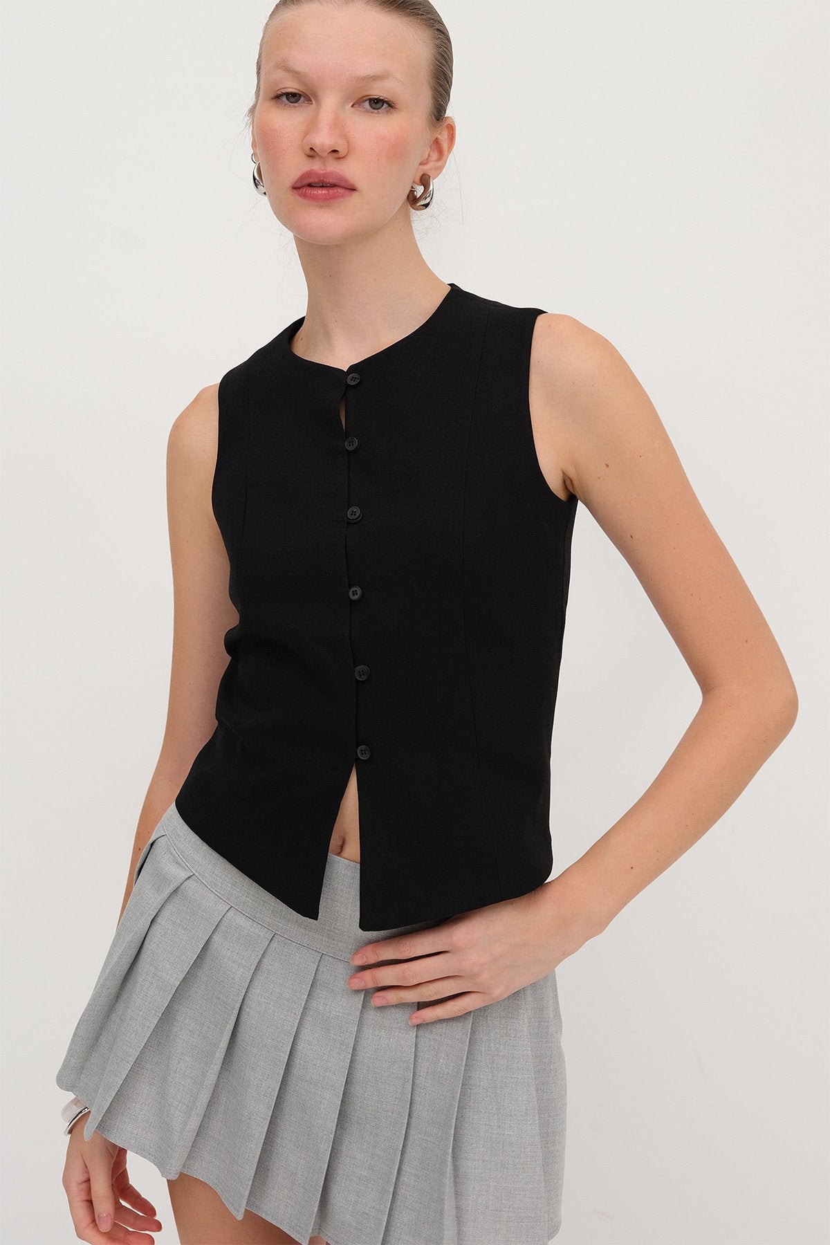 Black_Crew-Neck-Buttoned-Vest-addax