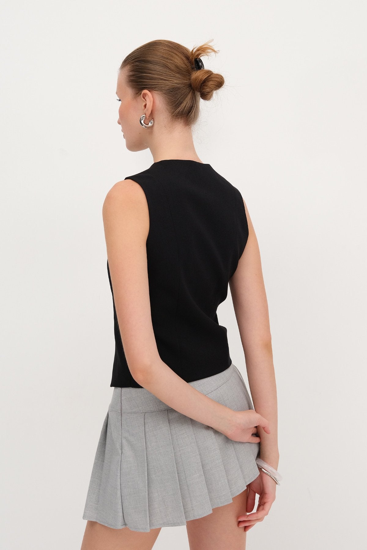 Black_Crew-Neck-Buttoned-Vest-addax