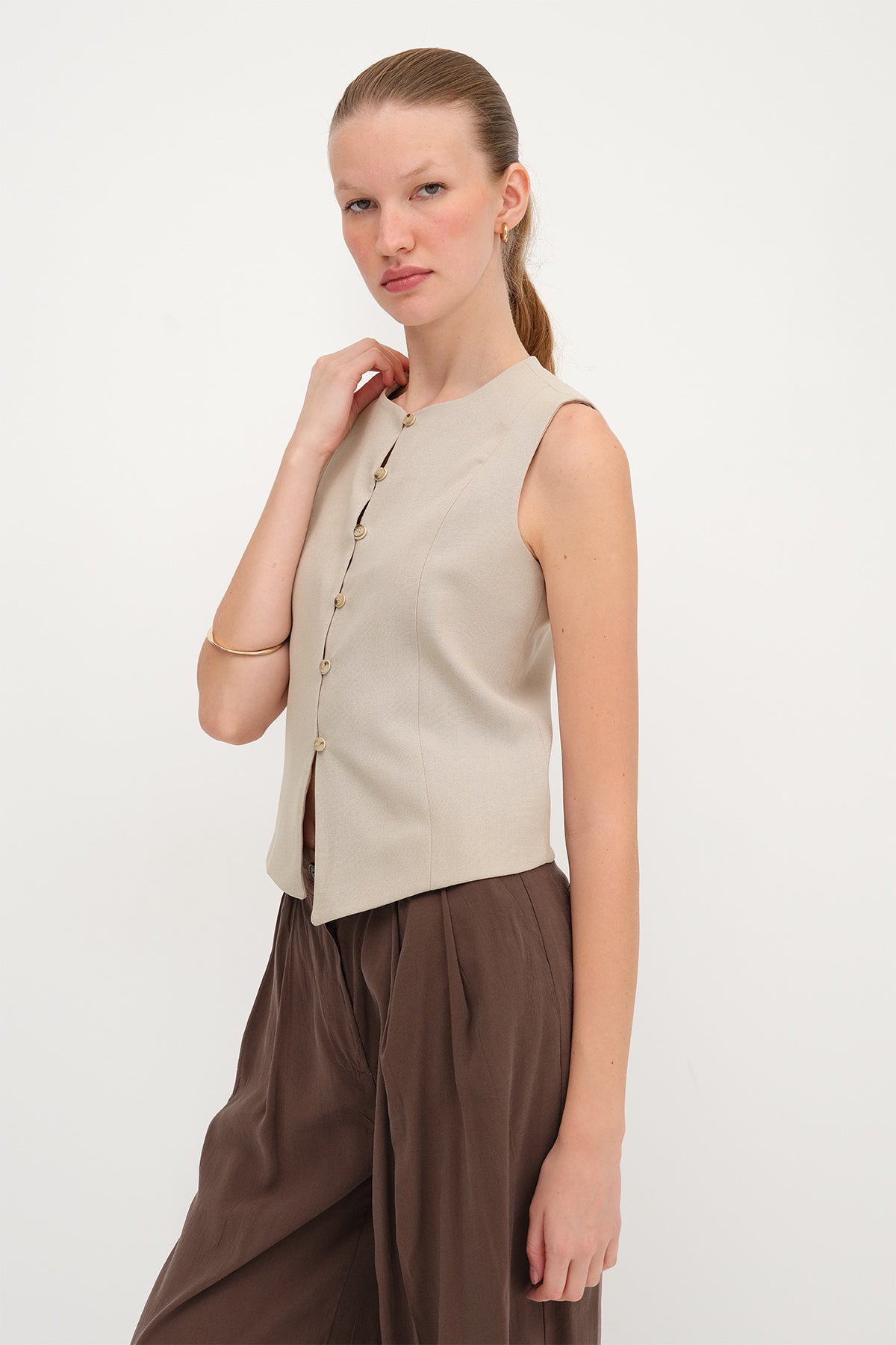Stone_Crew-Neck-Buttoned-Vest-addax