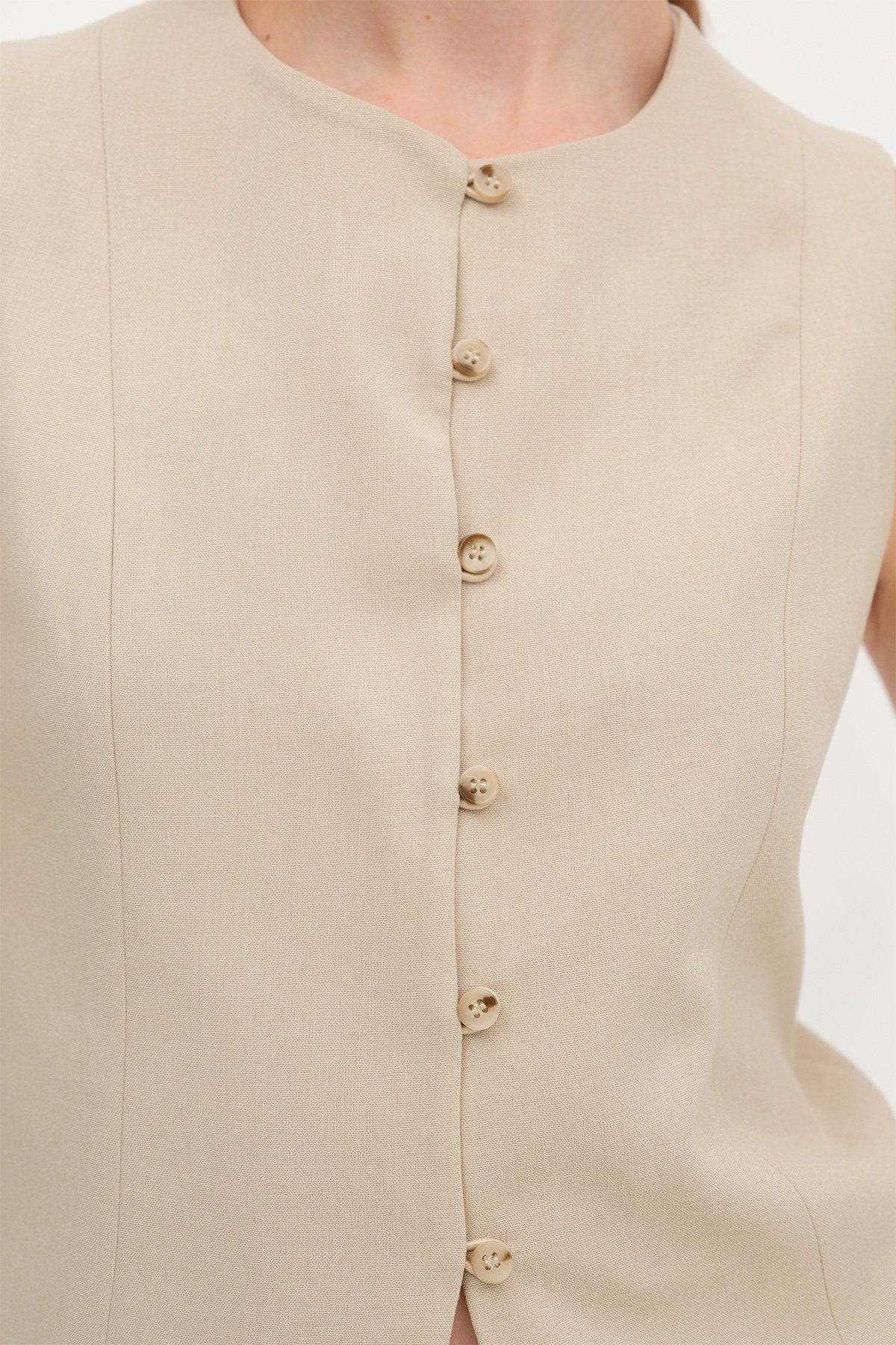 Stone_Crew-Neck-Buttoned-Vest-addax