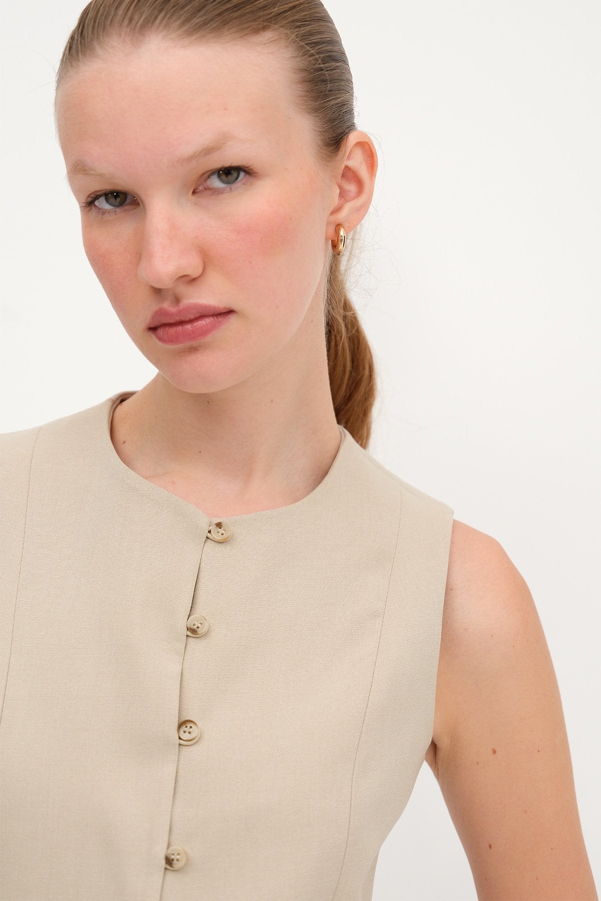 Stone_Crew-Neck-Buttoned-Vest-addax