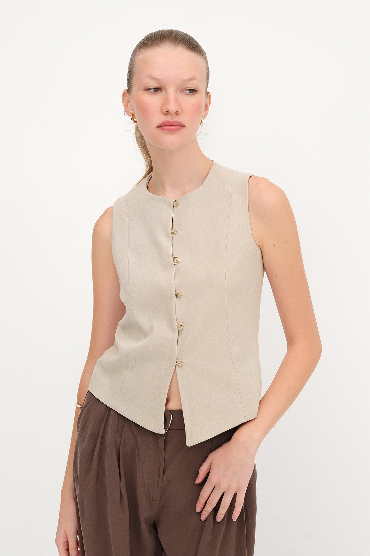 Stone_Crew-Neck-Buttoned-Vest-addax
