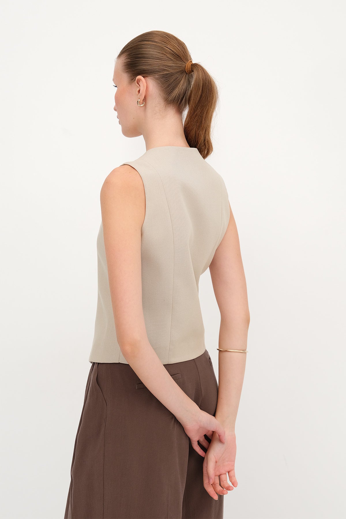 Stone_Crew-Neck-Buttoned-Vest-addax