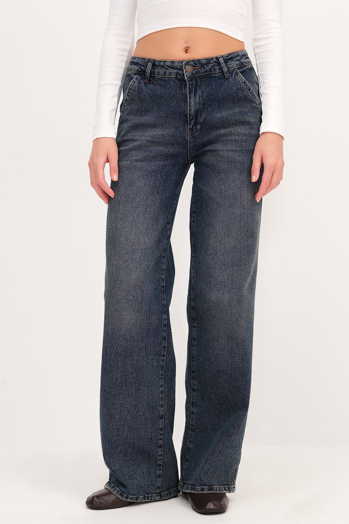 Light-Tint_Wide-Leg-Jeans-addax