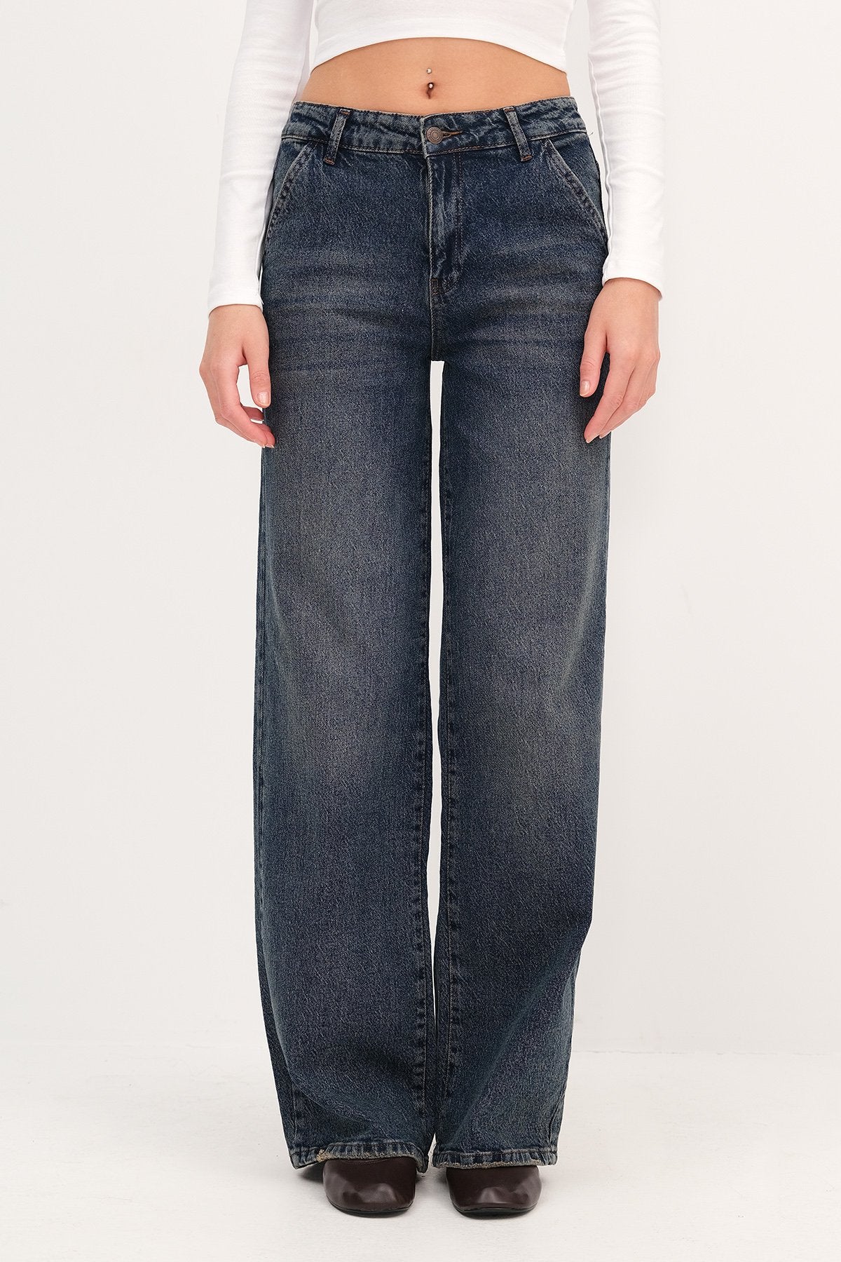 Light-Tint_Wide-Leg-Jeans-addax