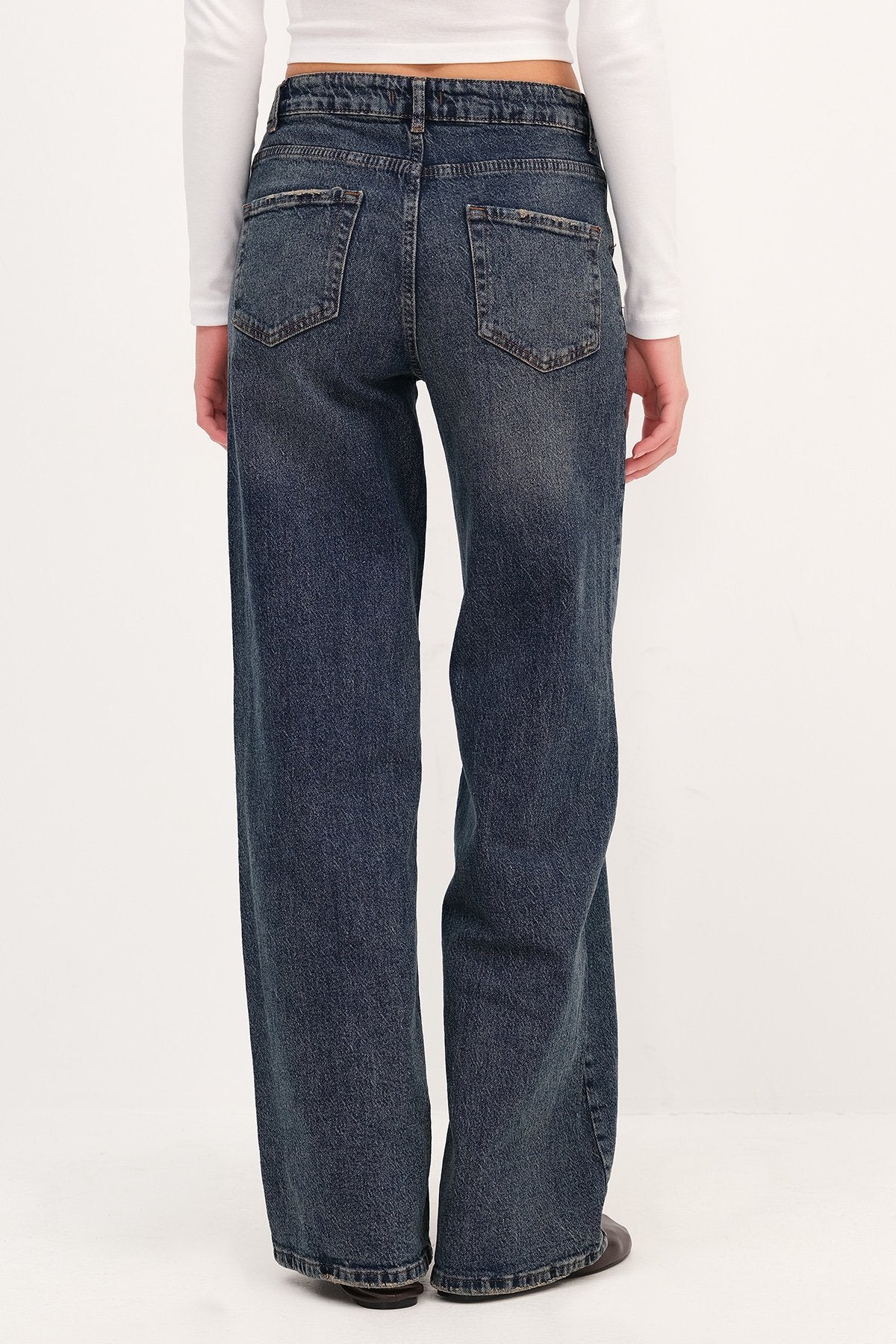 Light-Tint_Wide-Leg-Jeans-addax