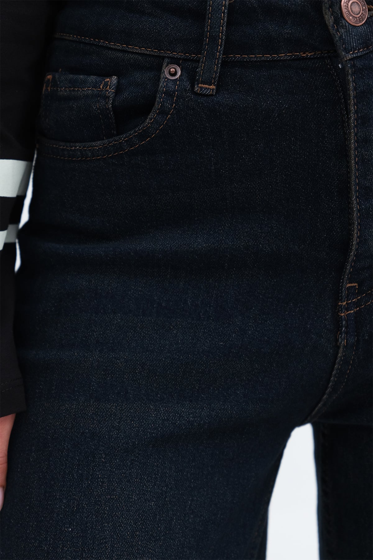 B.Tint_Wide-Leg-Jean-Pants-addax