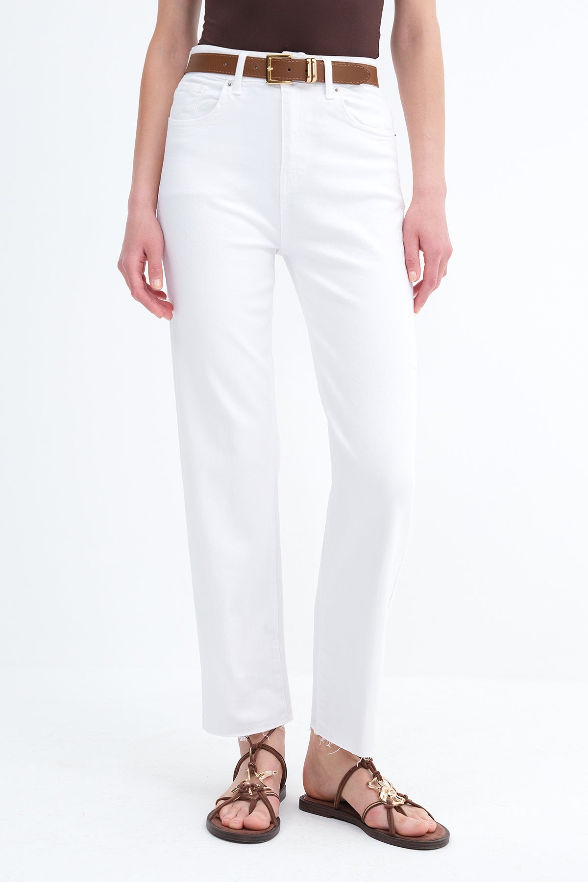 White_Straight-Leg-Jeans-with-Belt-addax