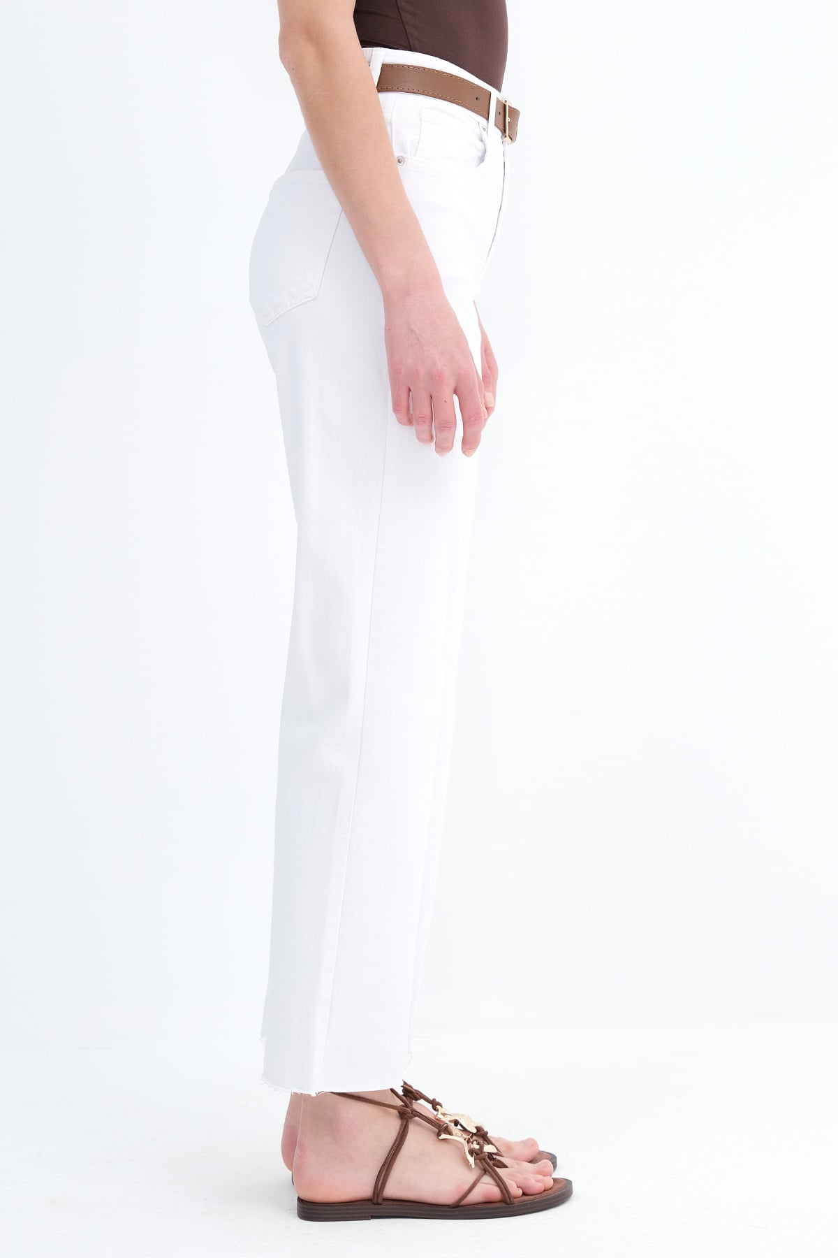 White_Straight-Leg-Jeans-with-Belt-addax