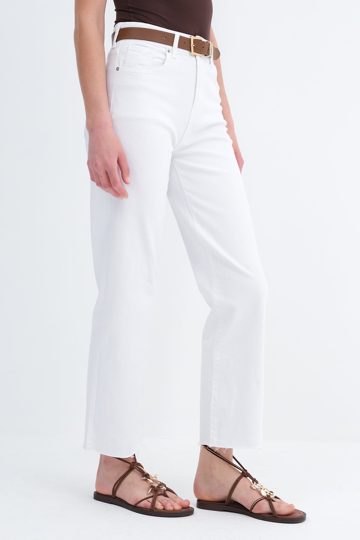 White_Straight-Leg-Jeans-with-Belt-addax