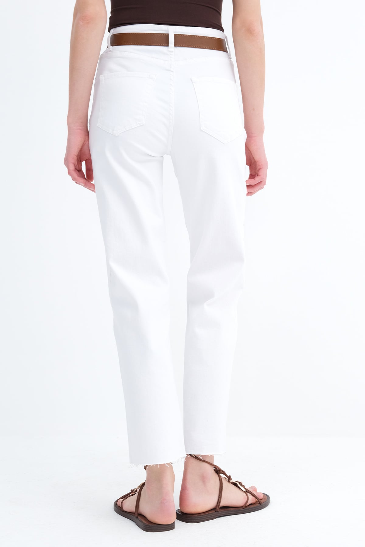 White_Straight-Leg-Jeans-with-Belt-addax
