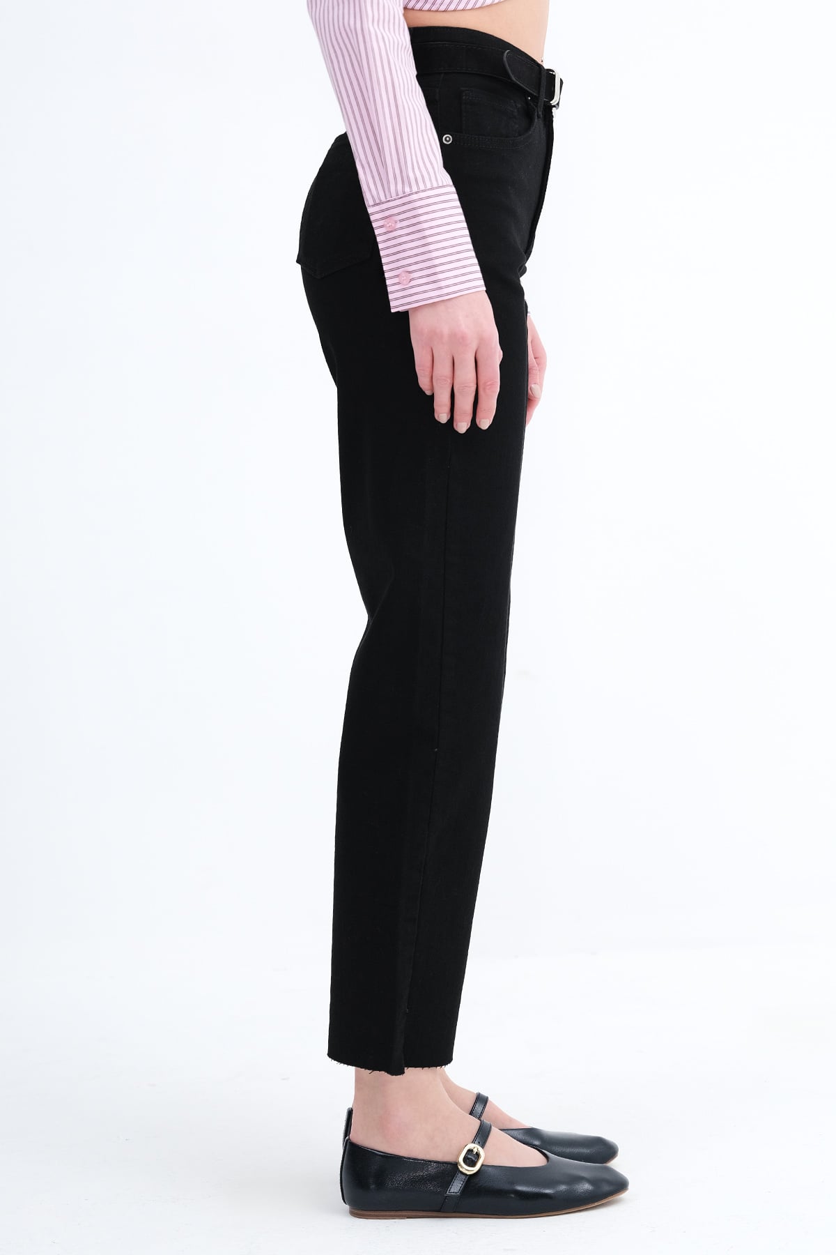 Black_Straight-Leg-Jeans-with-Belt-addax