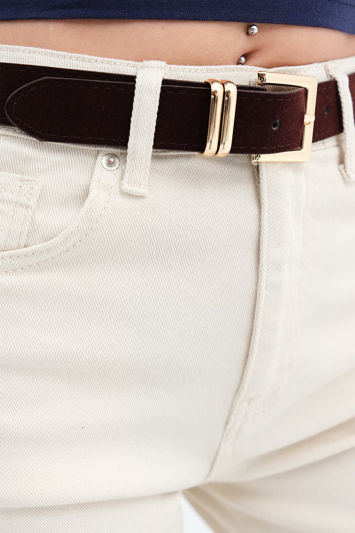 Beige_Straight-Leg-Jeans-with-Belt-addax