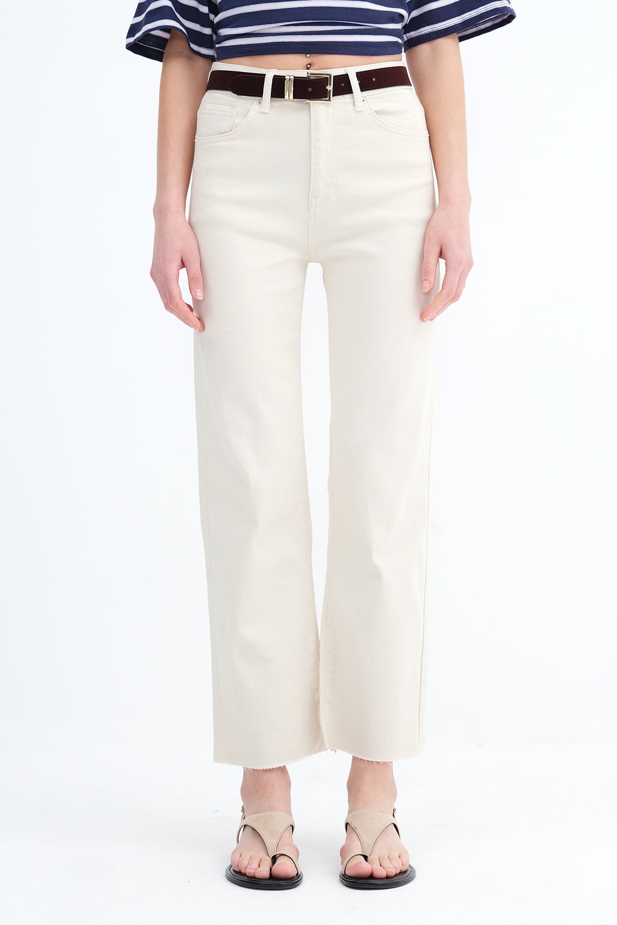 Beige_Straight-Leg-Jeans-with-Belt-addax