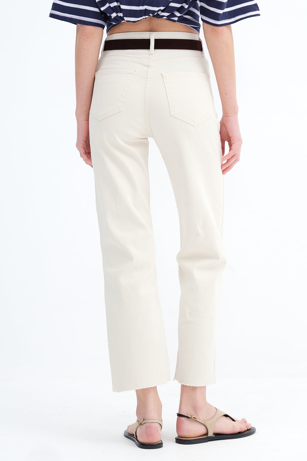 Beige_Straight-Leg-Jeans-with-Belt-addax