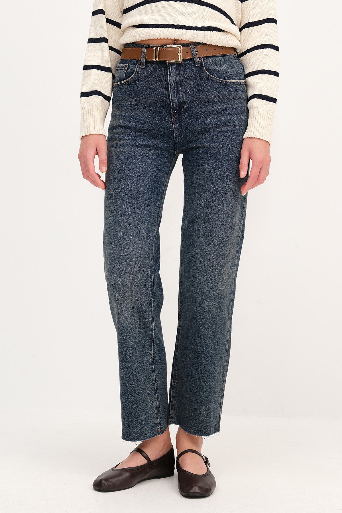 Brown-Tint_Straight-Leg-Jeans-with-Belt-addax