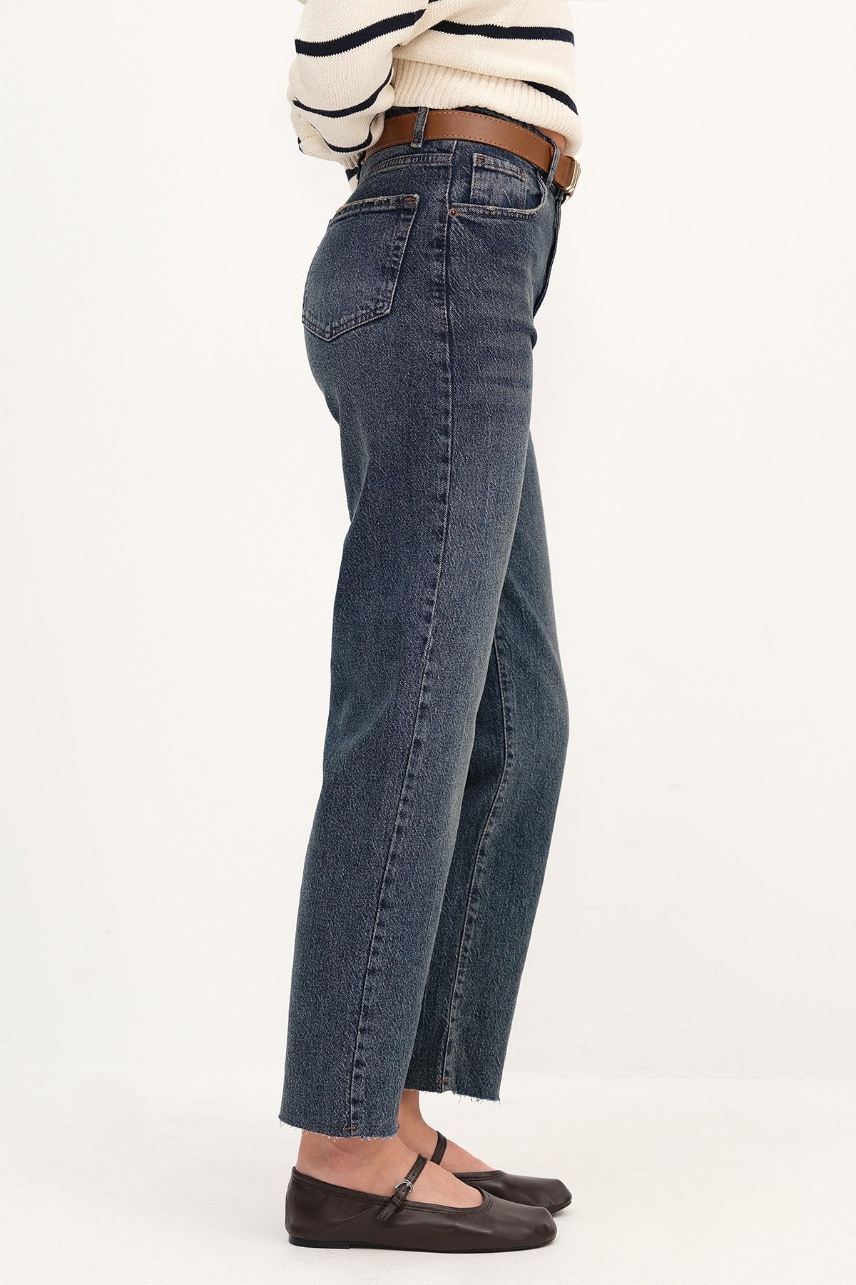 Brown-Tint_Straight-Leg-Jeans-with-Belt-addax