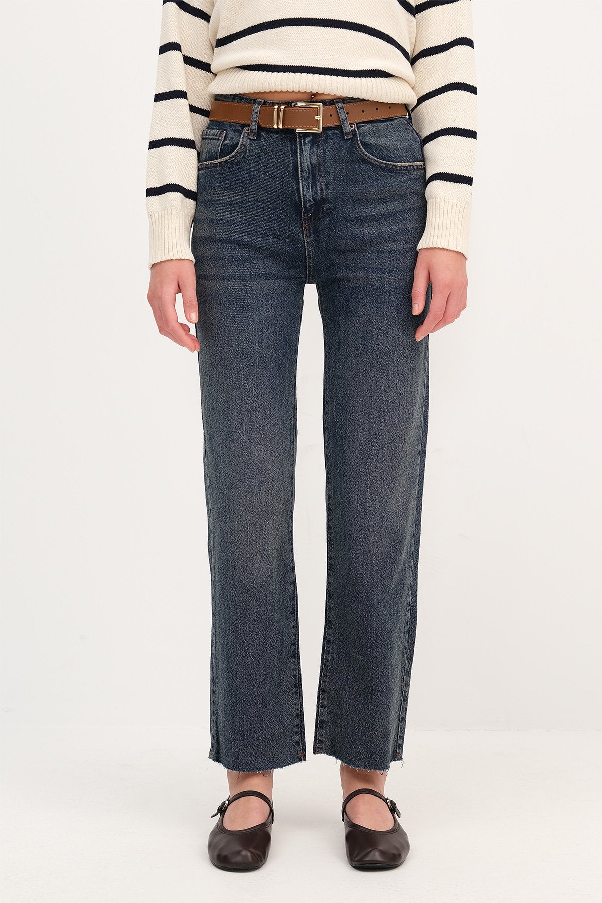 Brown-Tint_Straight-Leg-Jeans-with-Belt-addax