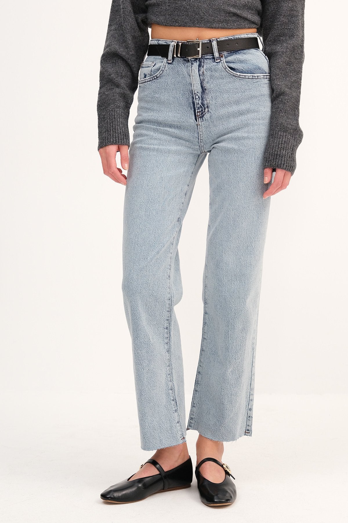 Acid-Wash_Straight-Leg-Jeans-with-Belt-addax
