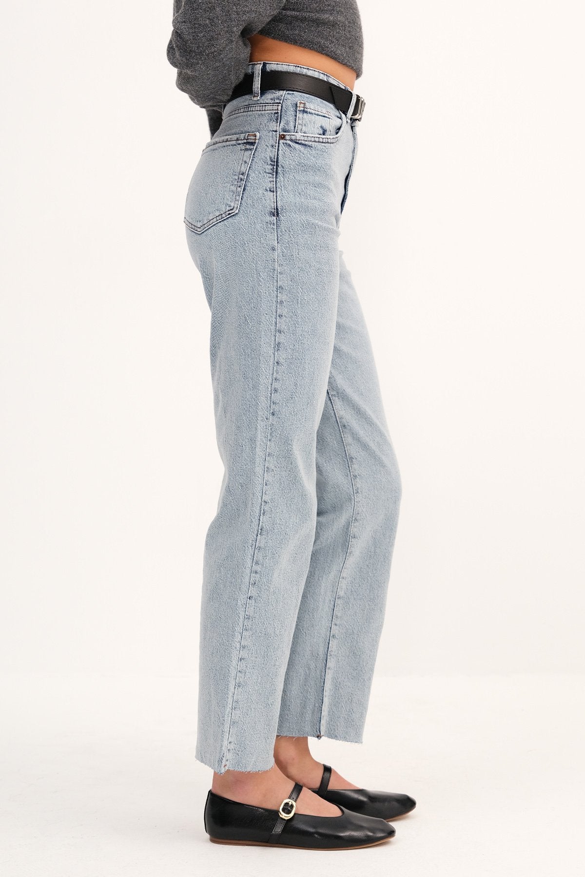 Acid-Wash_Straight-Leg-Jeans-with-Belt-addax