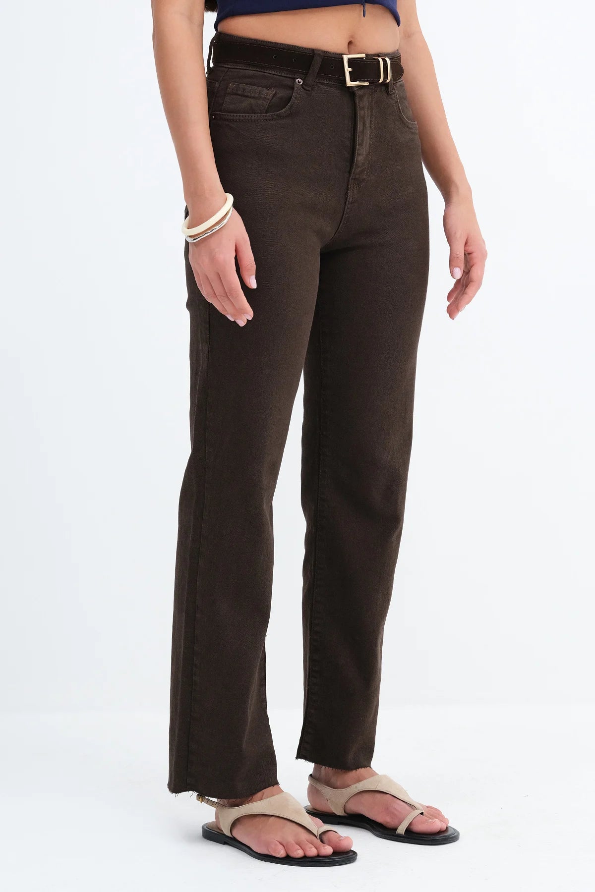 Bitter-Coffee_Straight-Leg-Jeans-with-Belt-addax