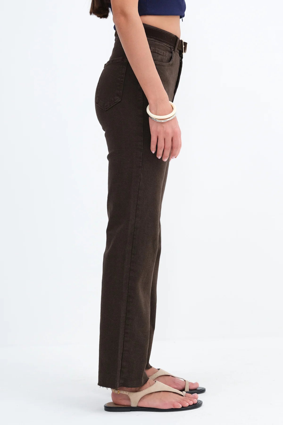 Bitter-Coffee_Straight-Leg-Jeans-with-Belt-addax