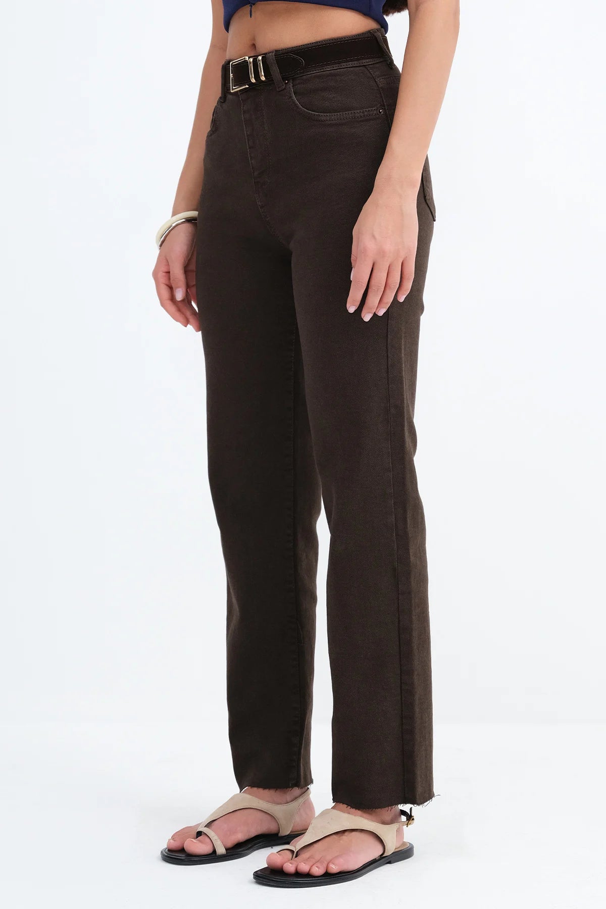 Bitter-Coffee_Straight-Leg-Jeans-with-Belt-addax