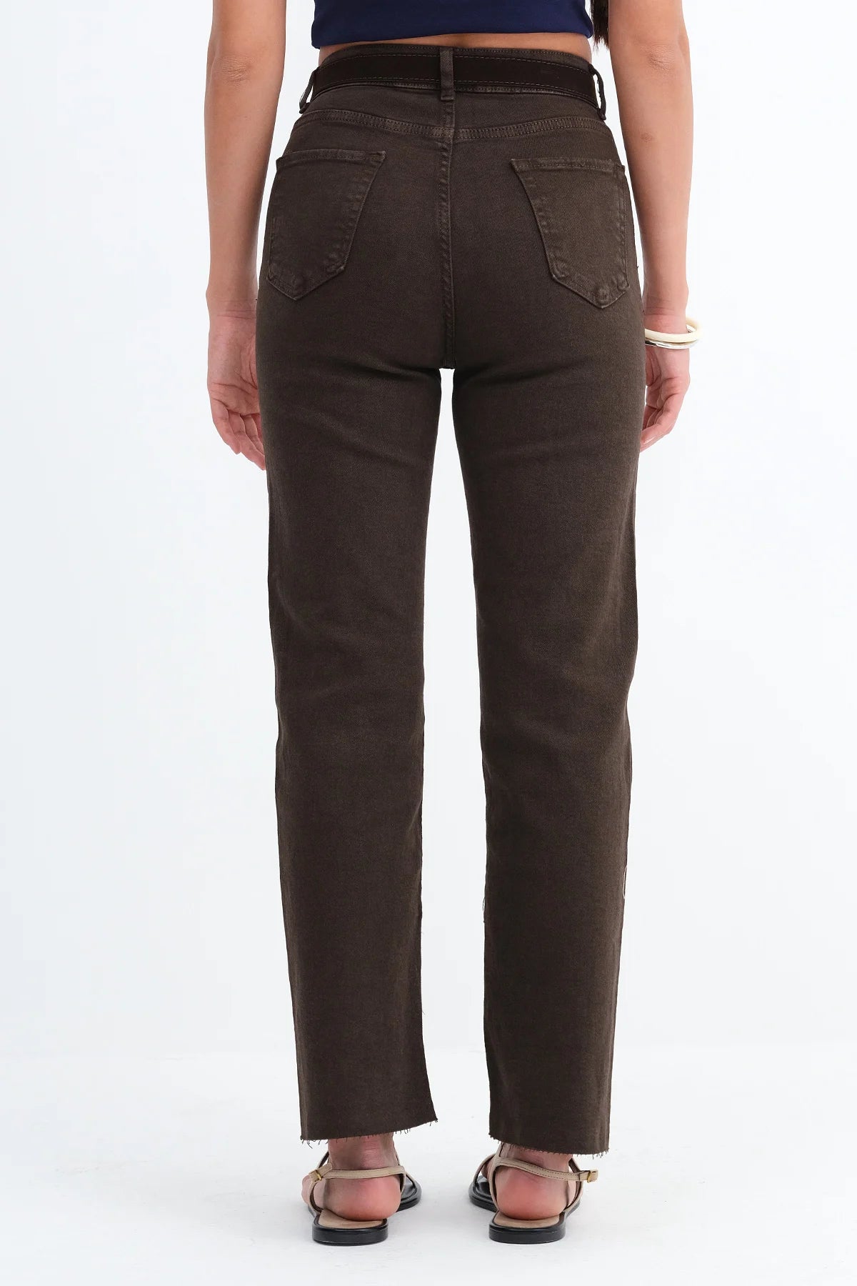 Bitter-Coffee_Straight-Leg-Jeans-with-Belt-addax