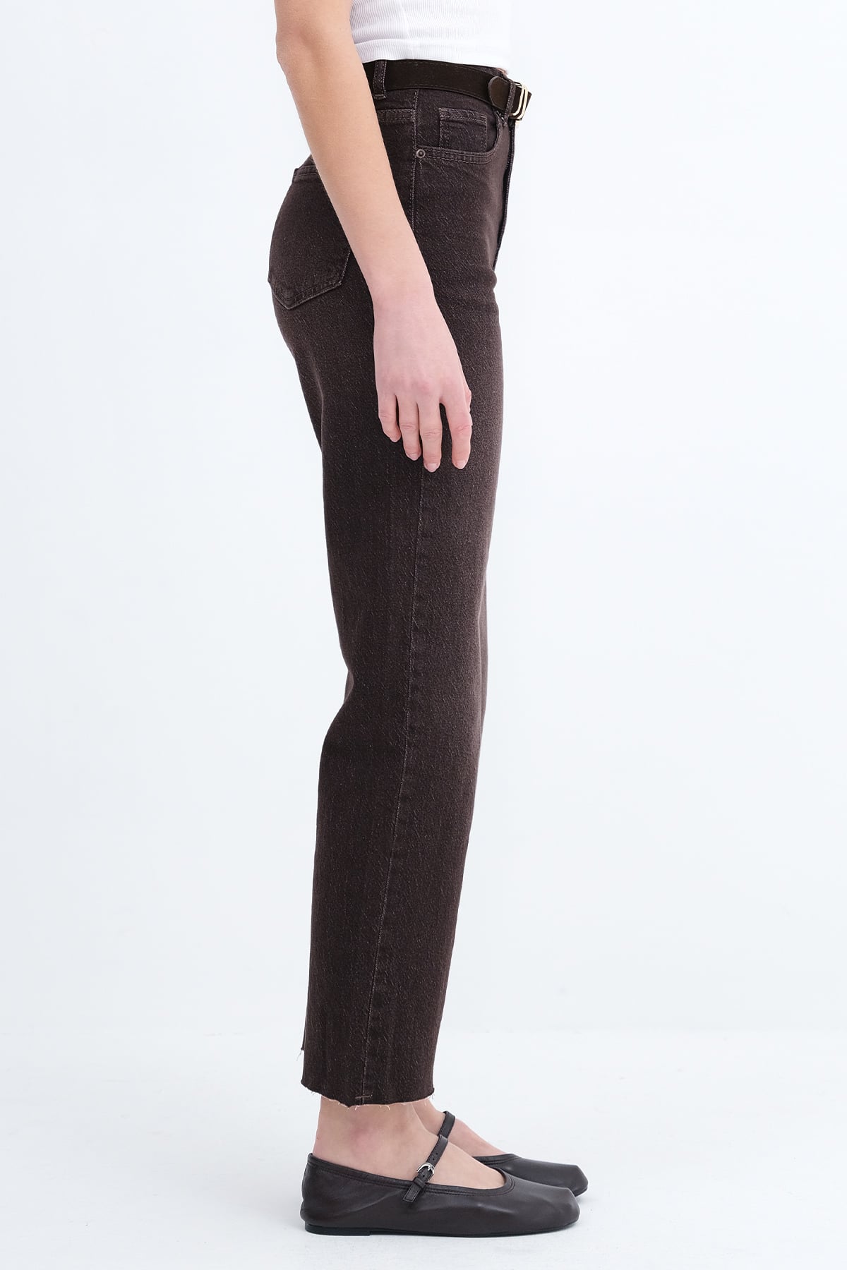 Vintage-Brown_Straight-Leg-Jeans-with-Belt-addax