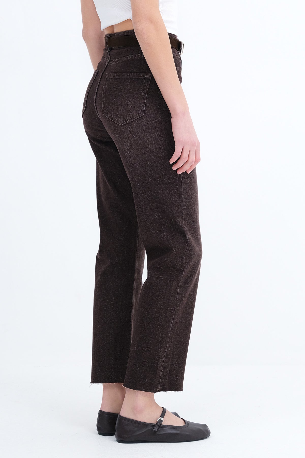 Vintage-Brown_Straight-Leg-Jeans-with-Belt-addax