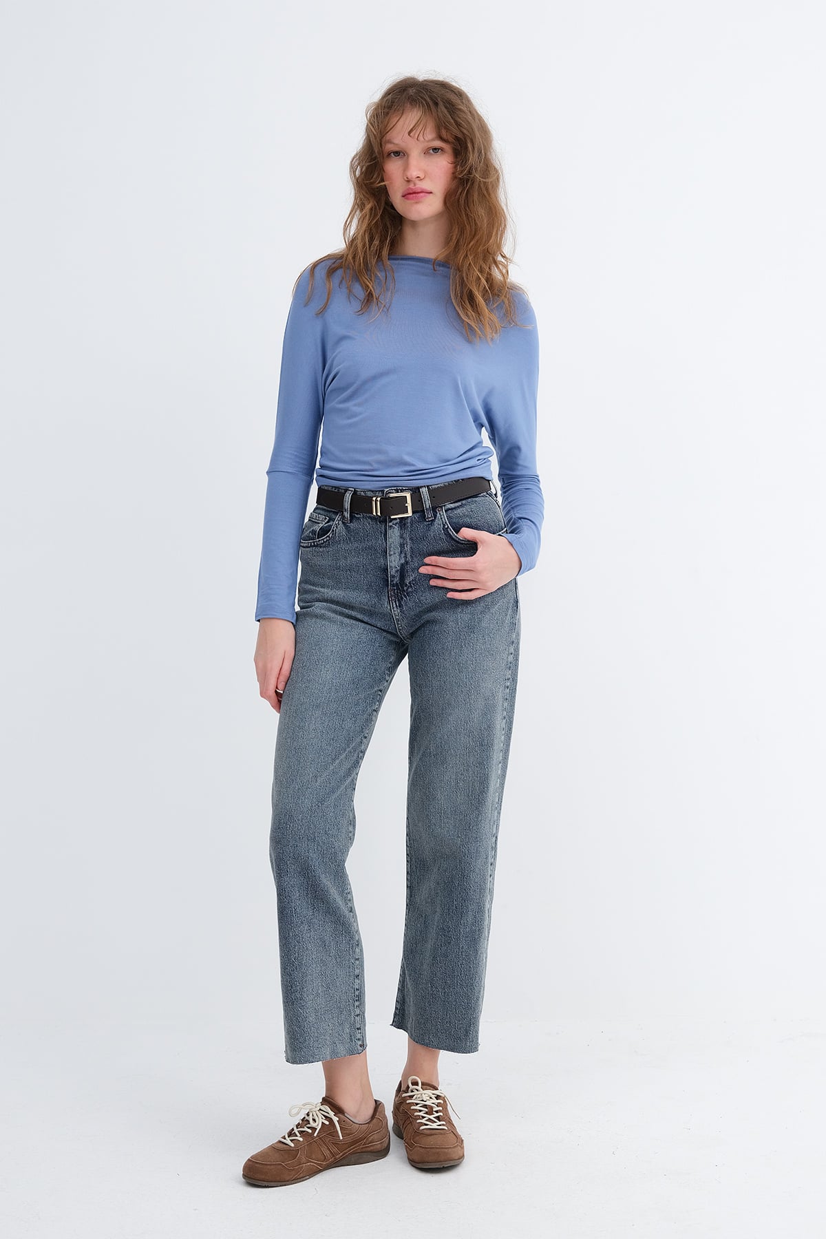 Cold-Blue_Straight-Leg-Jeans-with-Belt-addax