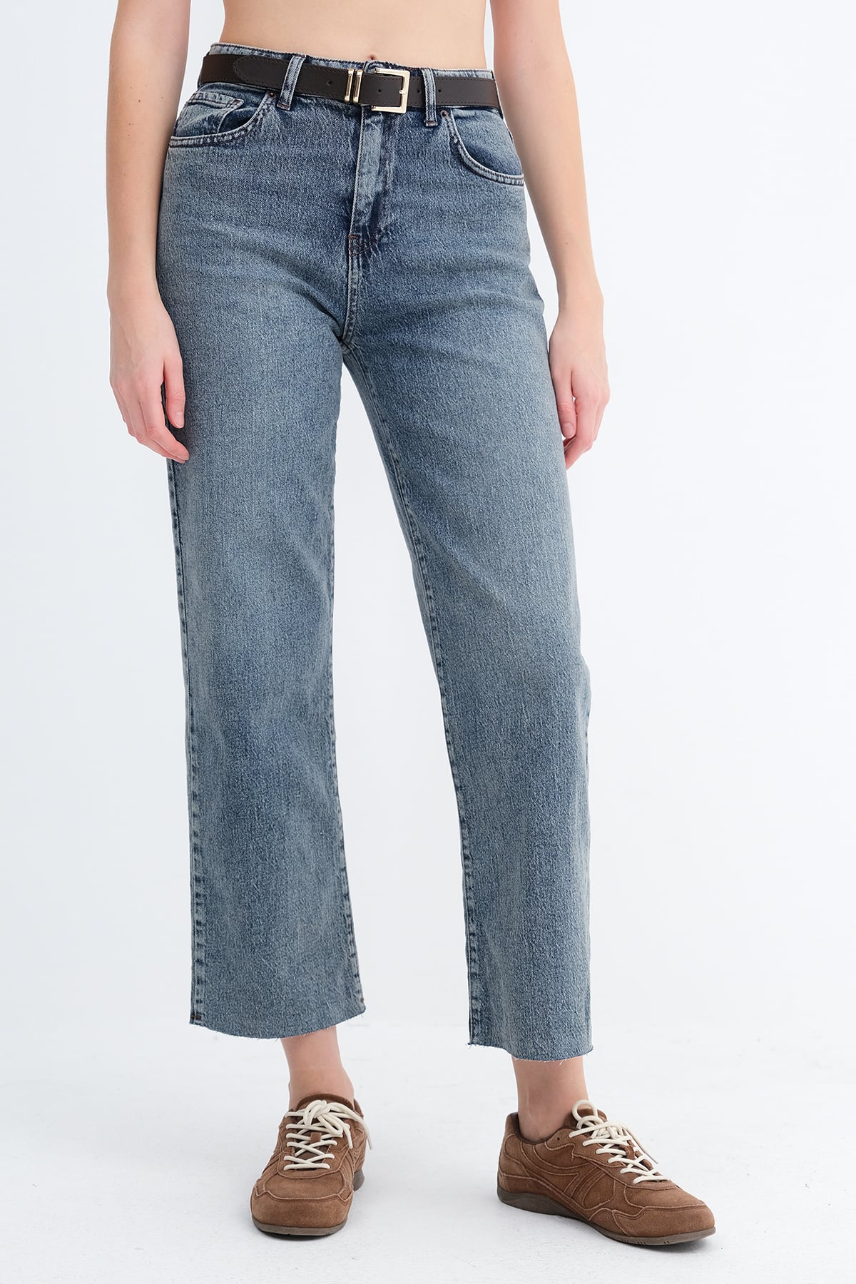 Cold-Blue_Straight-Leg-Jeans-with-Belt-addax