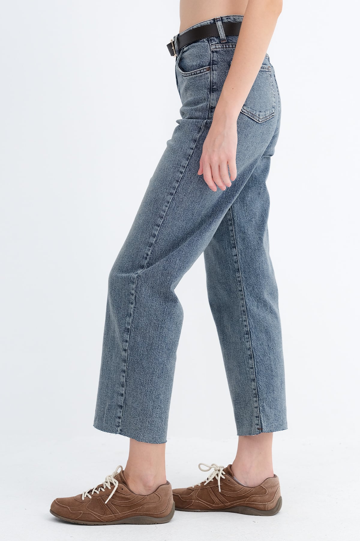 Cold-Blue_Straight-Leg-Jeans-with-Belt-addax
