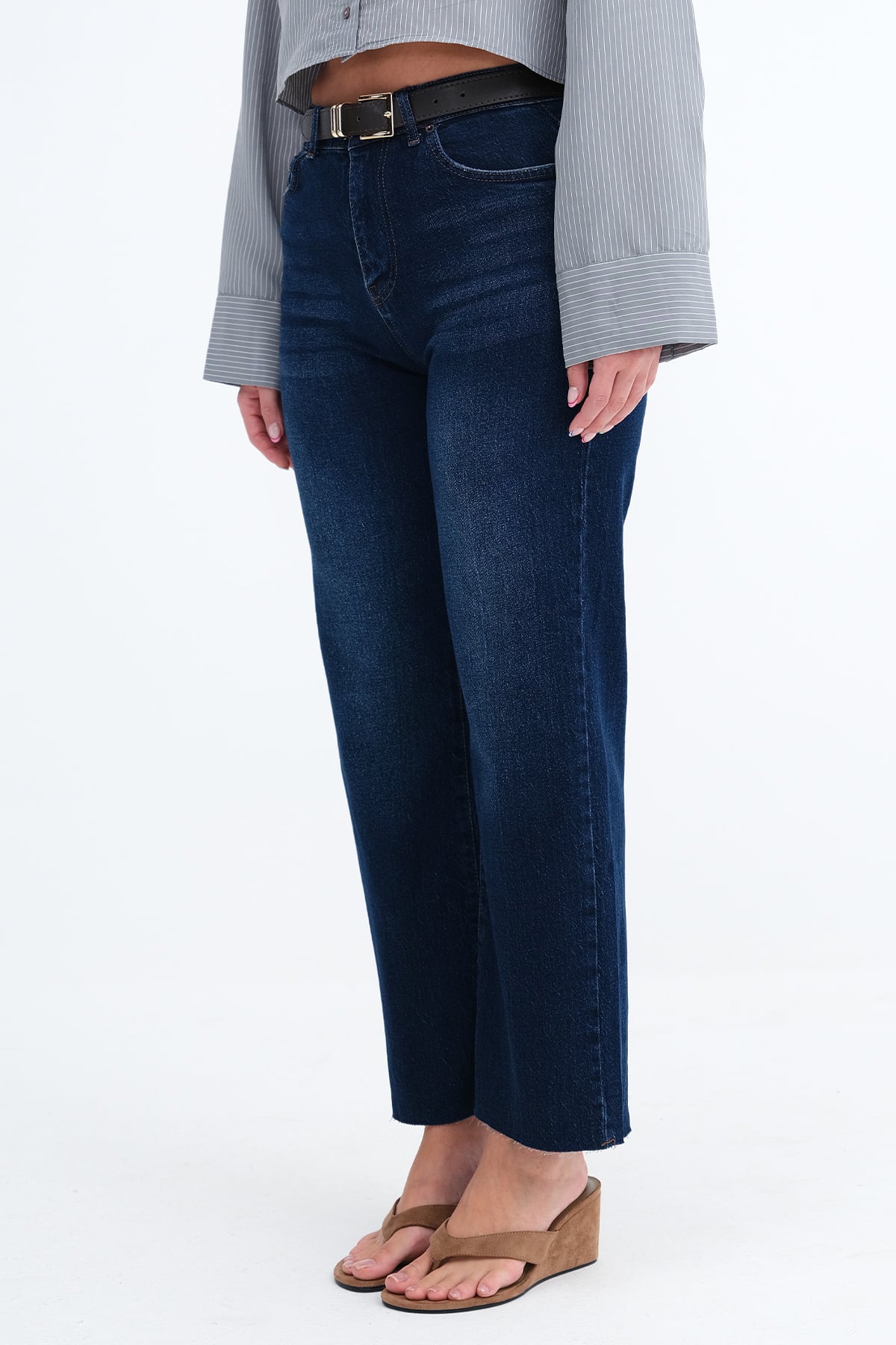 Ocean_Straight-Leg-Jeans-with-Belt-addax