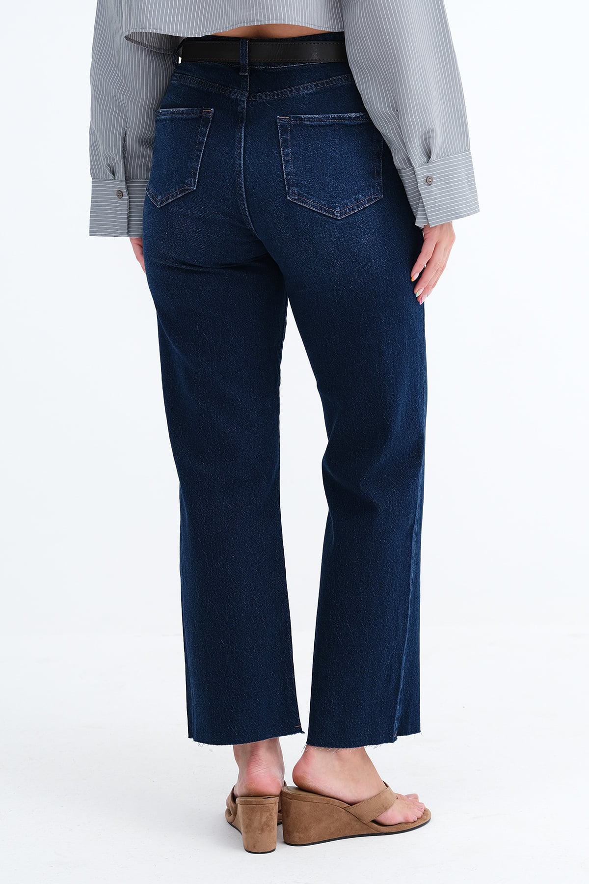 Ocean_Straight-Leg-Jeans-with-Belt-addax