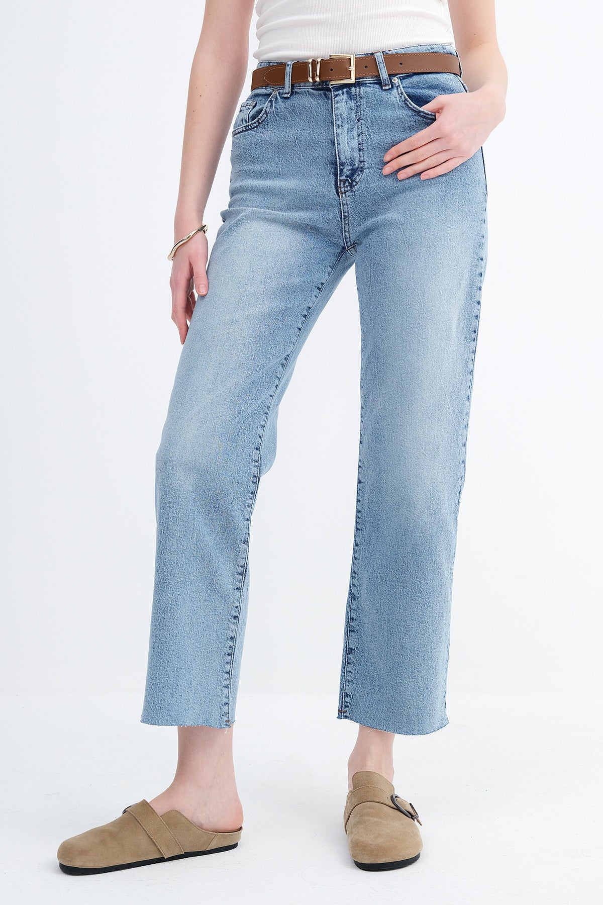 Other-_Straight-Leg-Jeans-with-Belt-addax