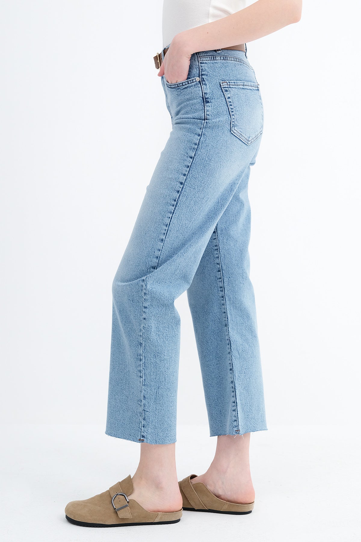 Other-_Straight-Leg-Jeans-with-Belt-addax