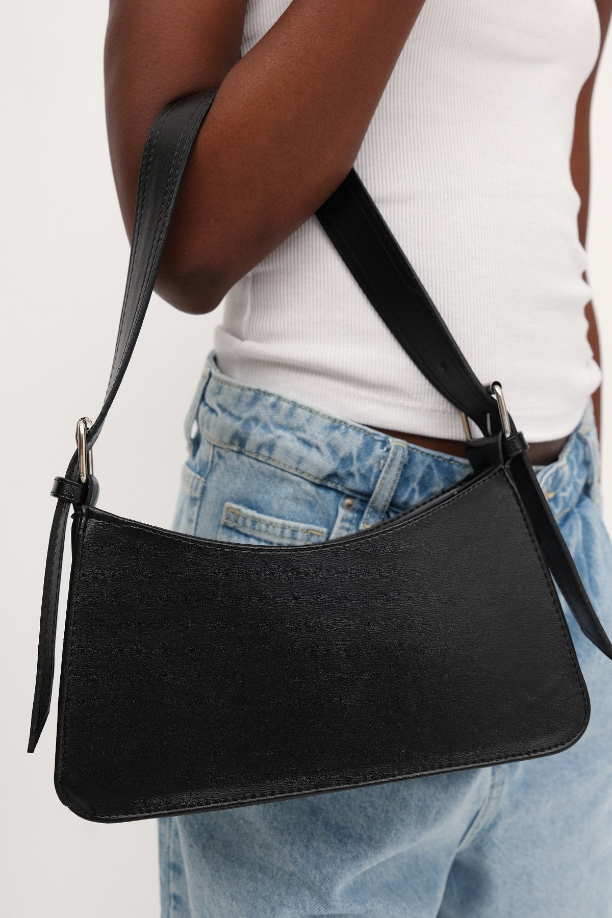 Black_Zippered-Hand-and-Shoulder-Bag-addax