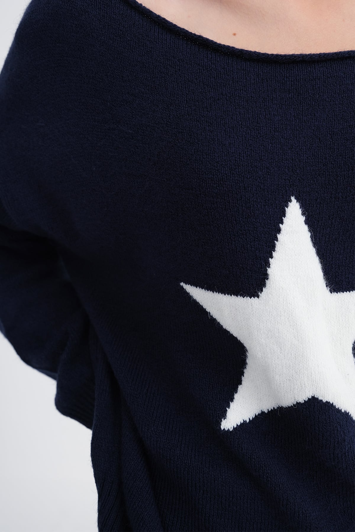 Night-Blue---Ecru_Star-Pattern-Knit-Sweater-addax