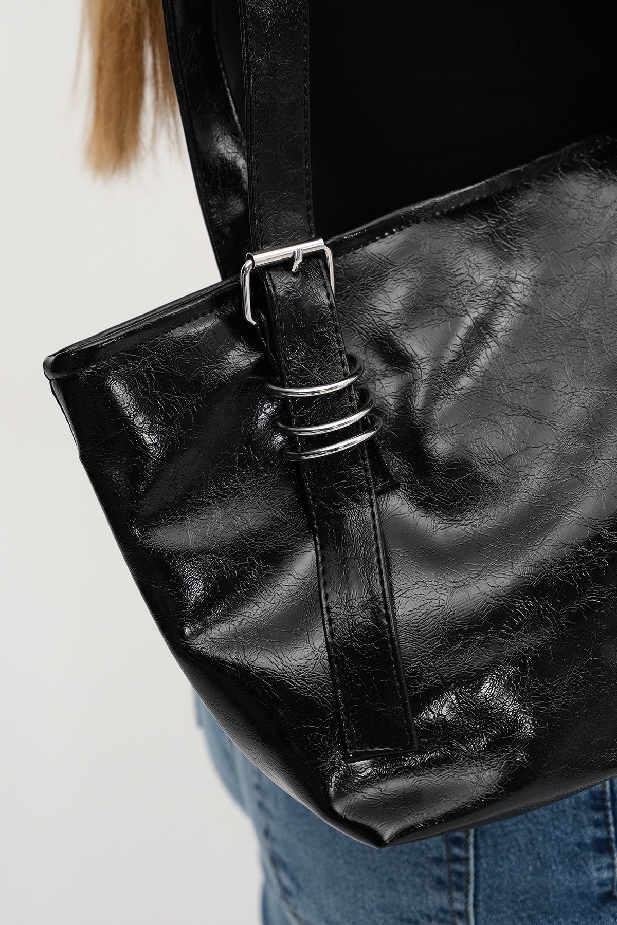 Black_Belt-Detail-Hand-Shoulder-Bag-addax