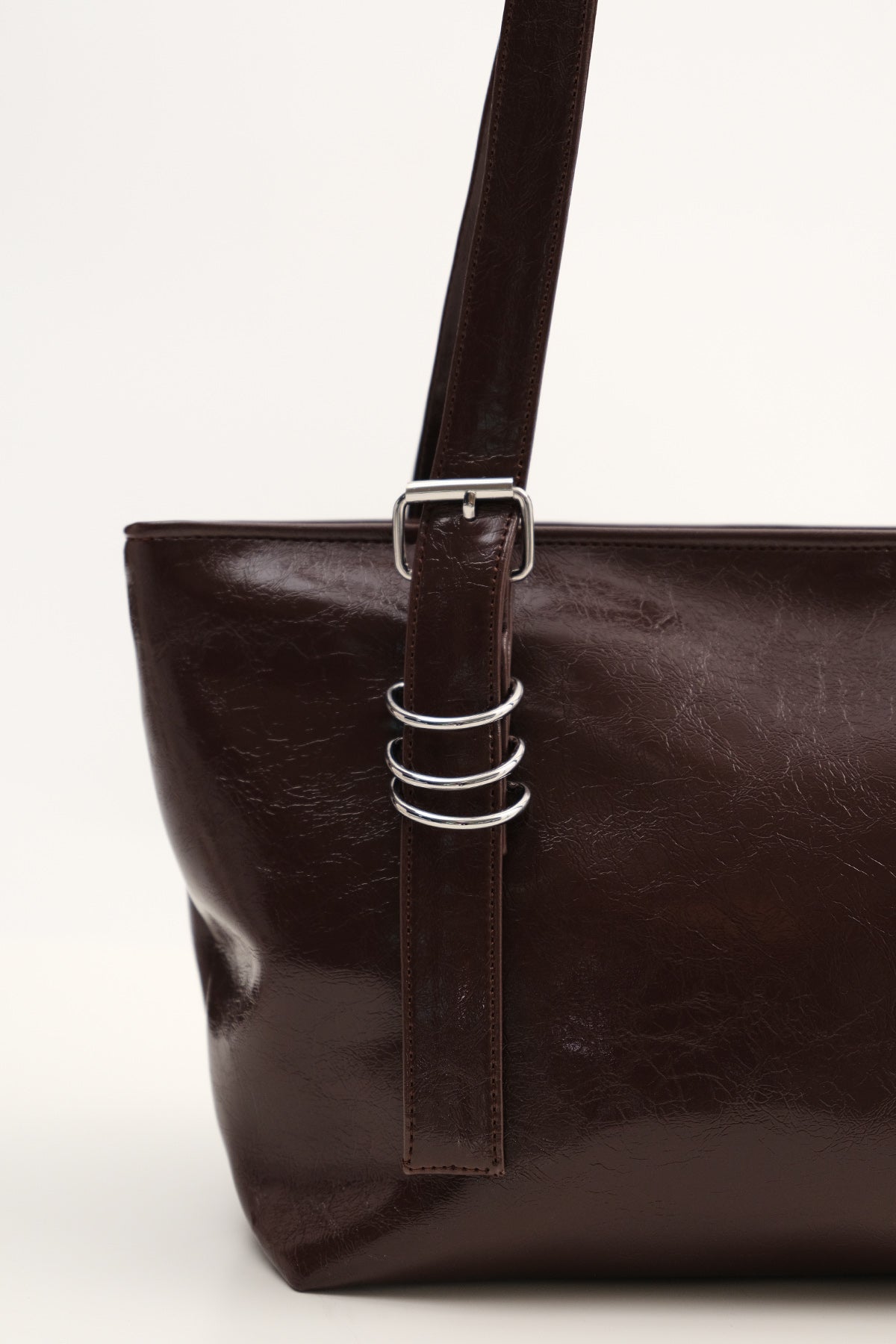 Bitter-Coffee_Belt-Detail-Hand-Shoulder-Bag-addax