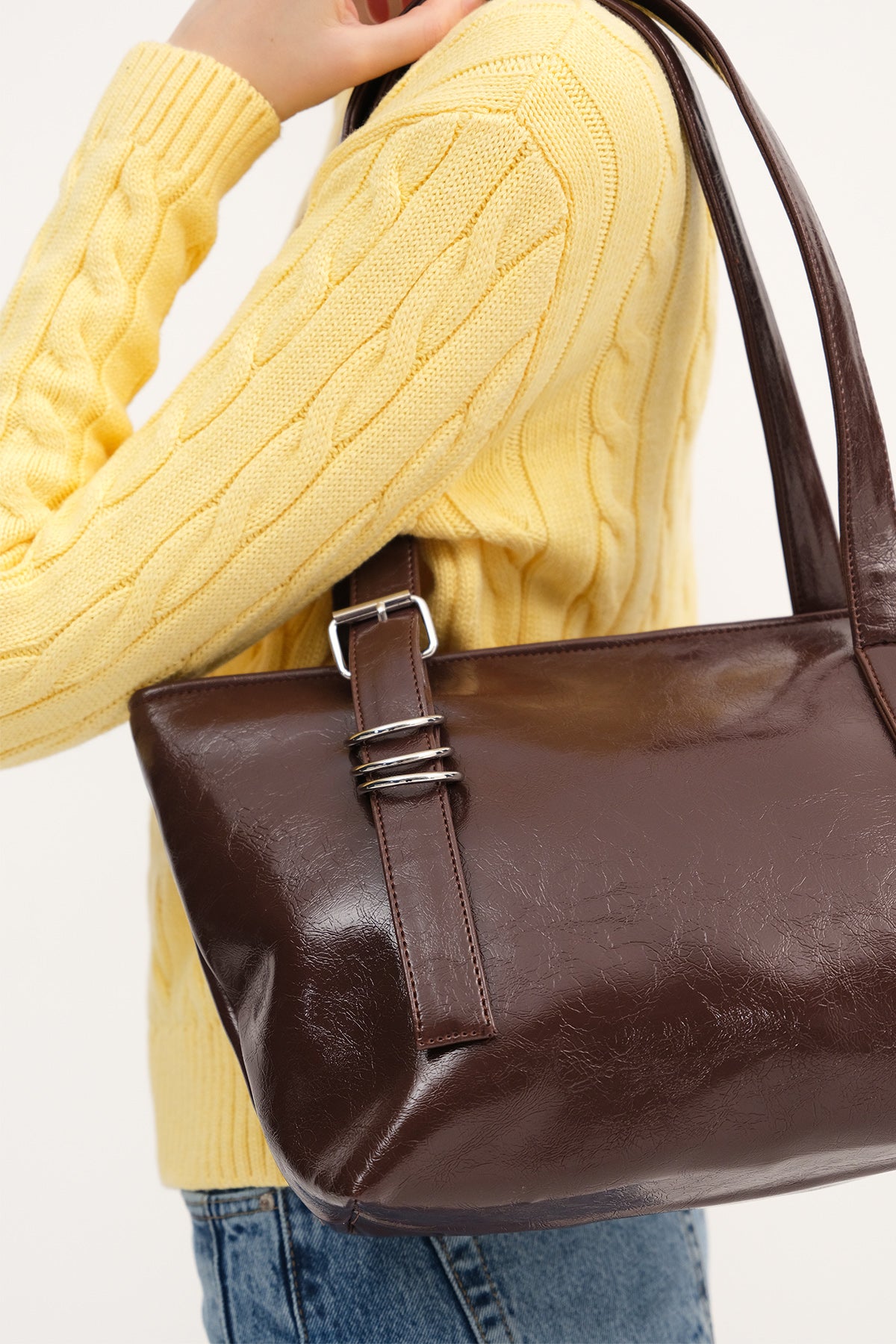 Bitter-Coffee_Belt-Detail-Hand-Shoulder-Bag-addax