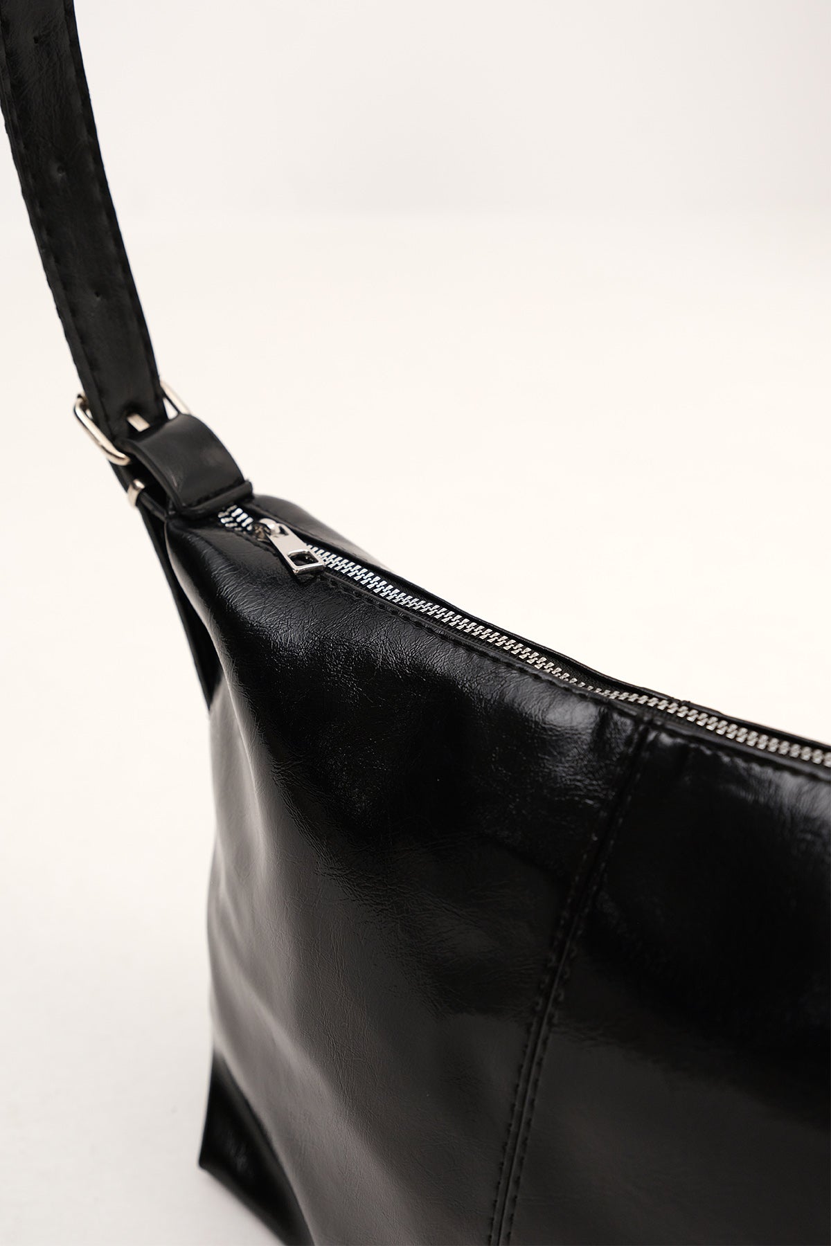 Black_Patent-Leather-Shoulder-and- Hand-Bag-addax
