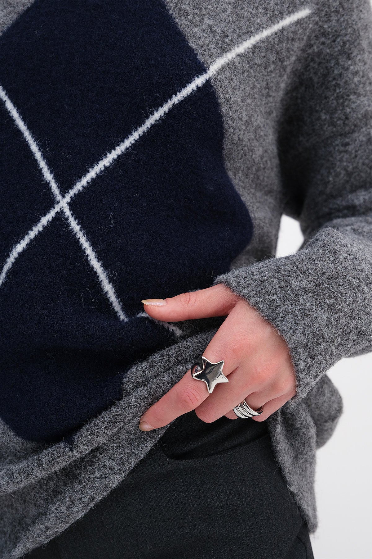 Lead-Grey_Argyle-Pattern-Knit-Sweater-addax