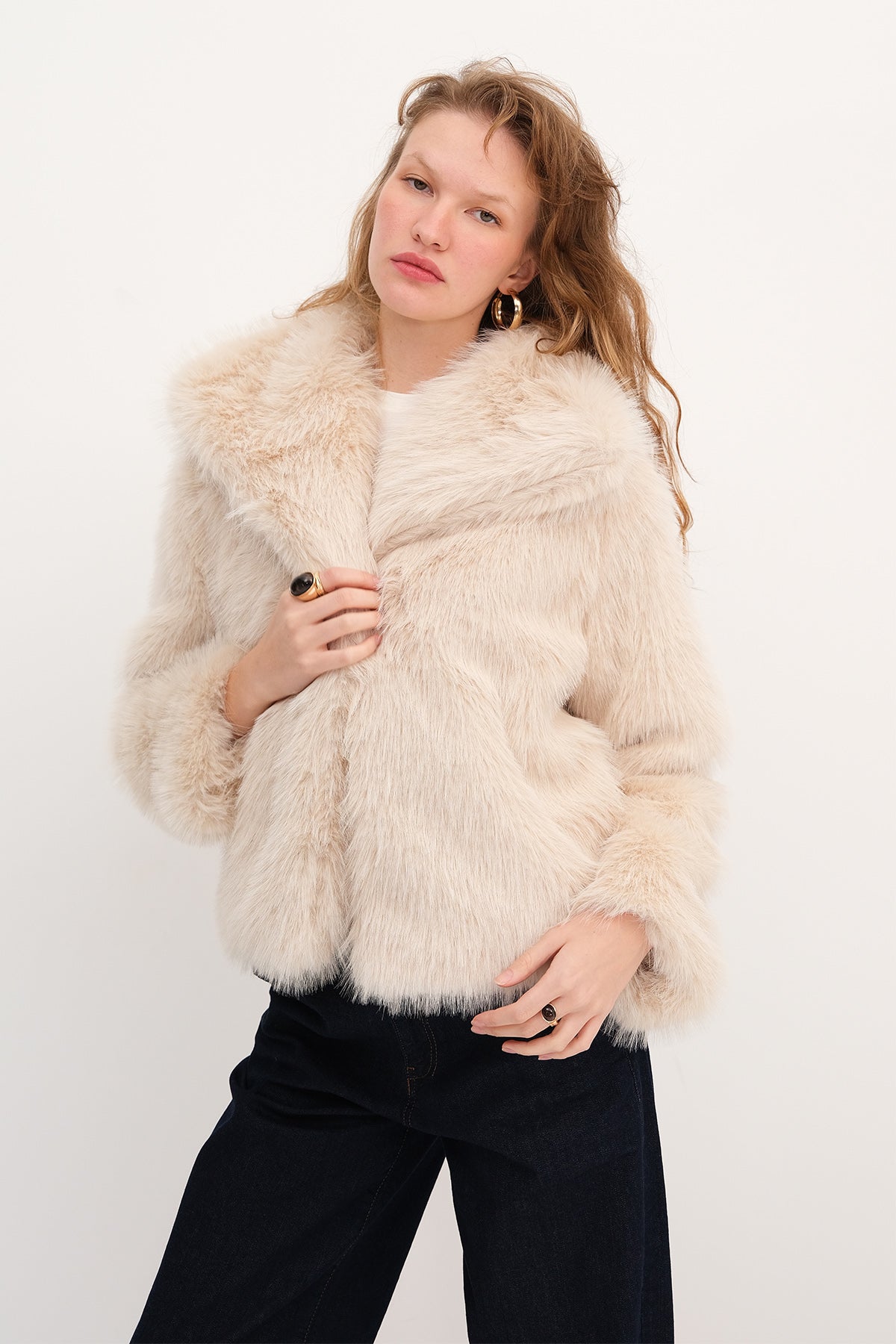Beige_Shawl-Collar-Faux-Fur-Coat-addax