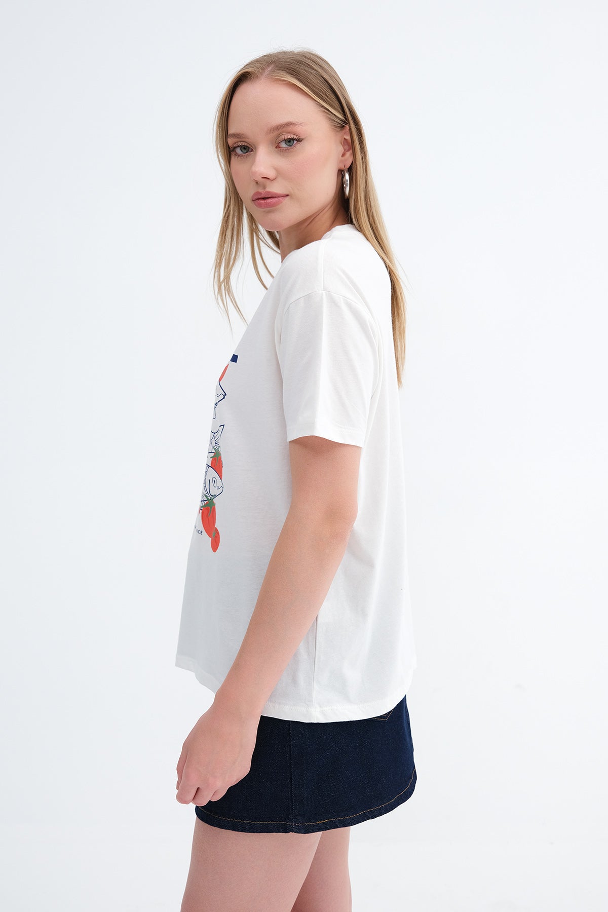 Ecru_Crew-Neck-Printed-T-shirt-addax