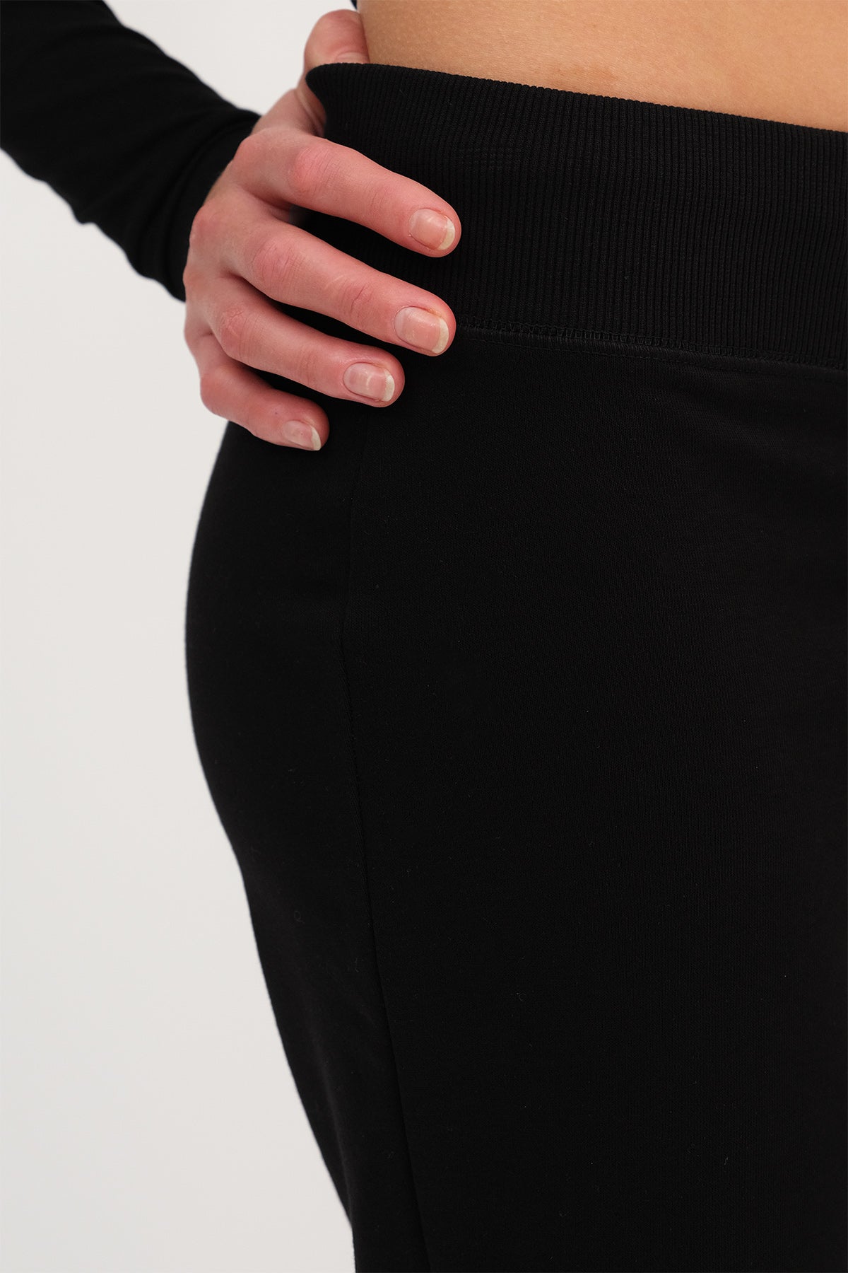 Black_Elastic-Waist-Sweatpants-addax
