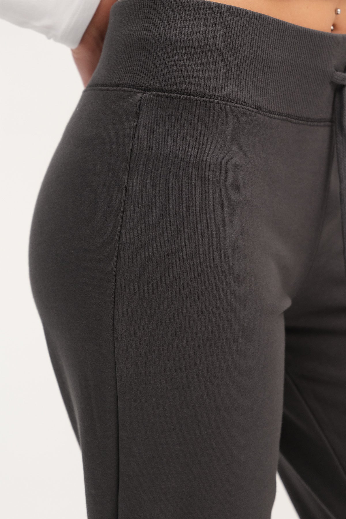 Charcoal_Elastic-Waist-Sweatpants-addax